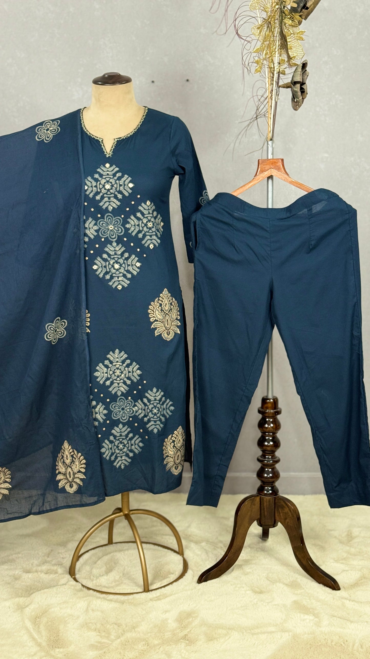 Kurti pant blue colour Ikat weaving and mirror work
Kur2001