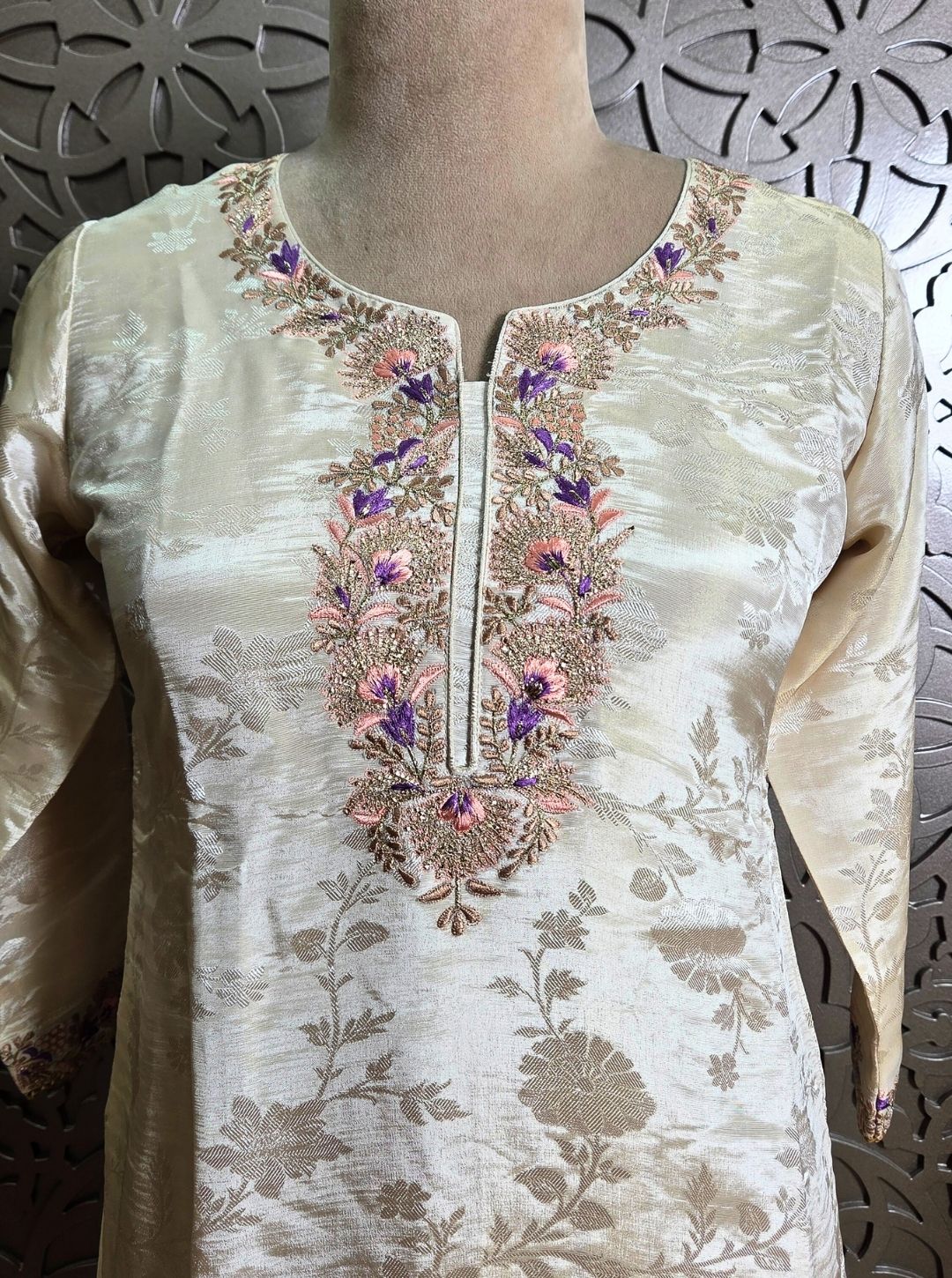 TISSUE WEAVING SUIT WITH DOLA DUPPATA NECKLINE WORK (KUR1075)