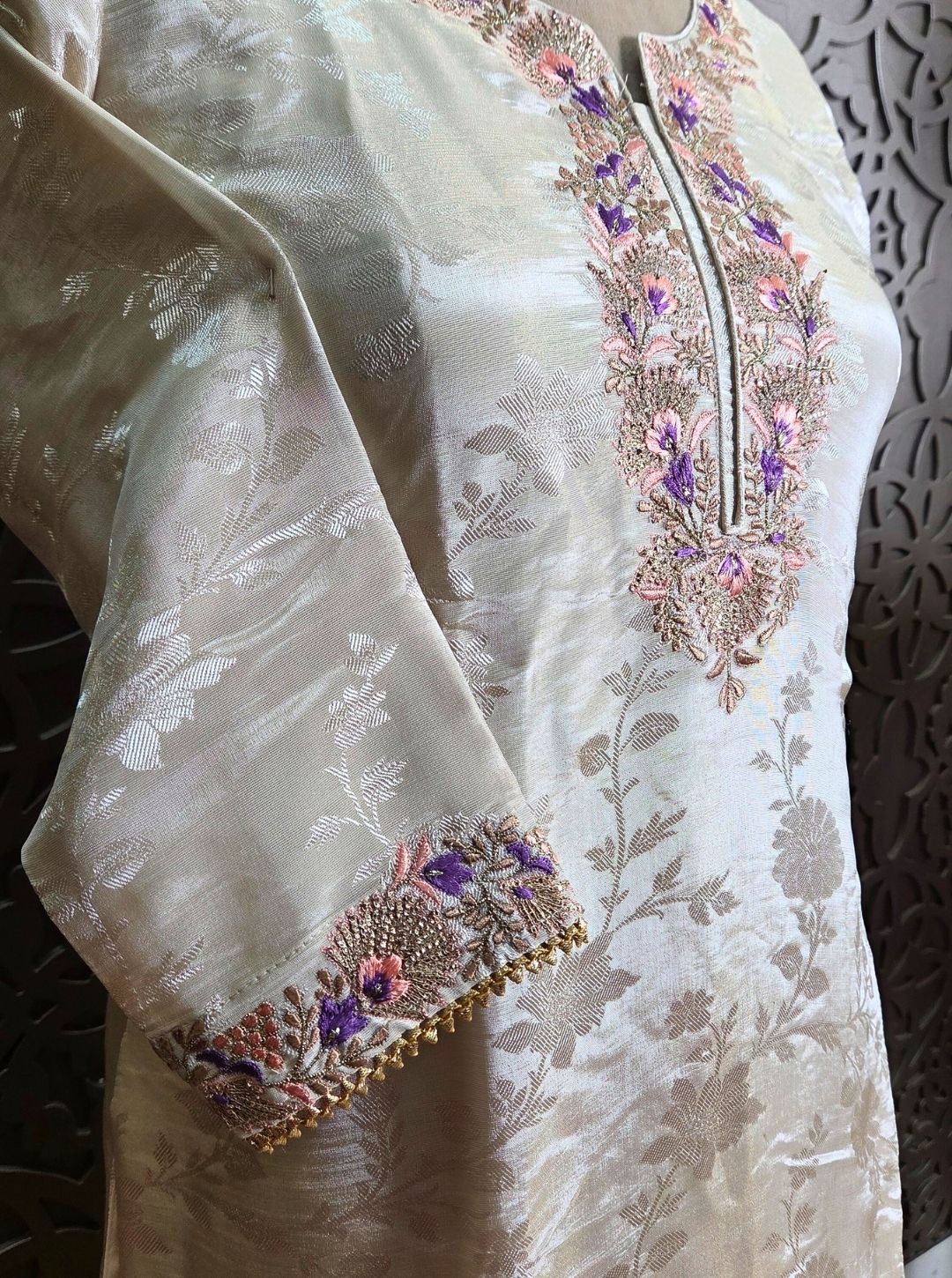 TISSUE WEAVING SUIT WITH DOLA DUPPATA NECKLINE WORK (KUR1075)