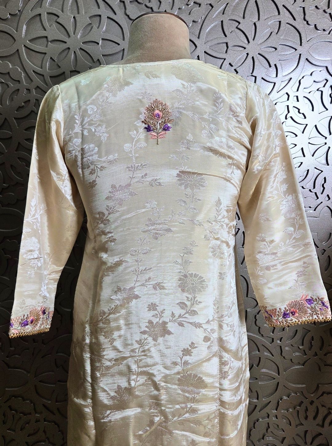 TISSUE WEAVING SUIT WITH DOLA DUPPATA NECKLINE WORK (KUR1075)