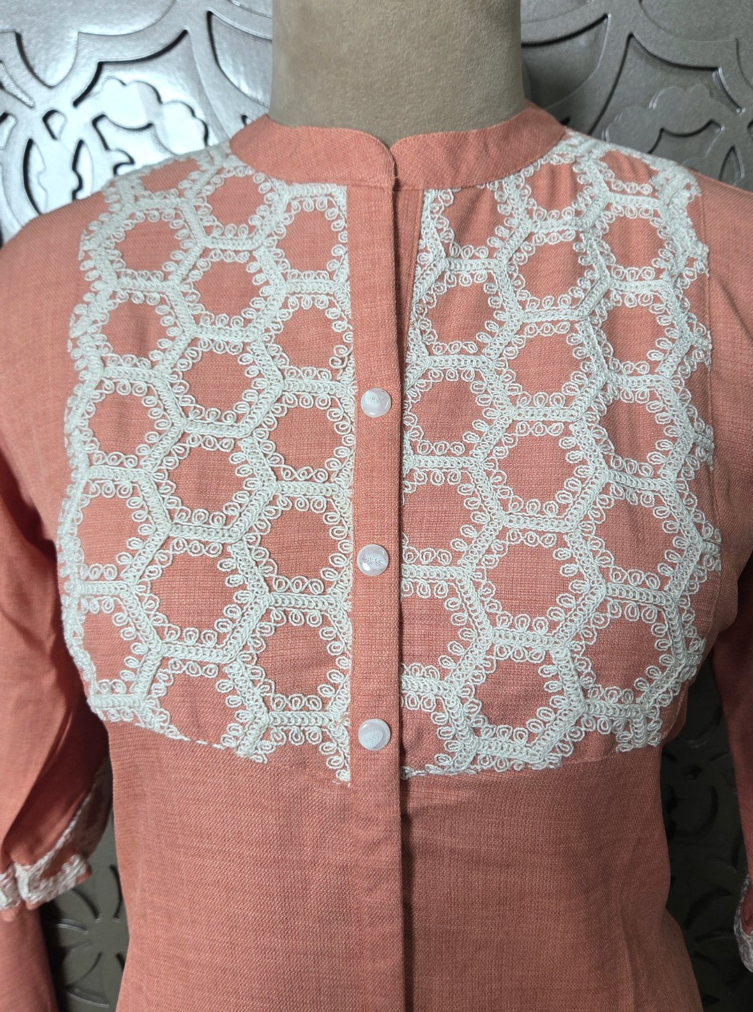 SLUB RAYON FABRC WITH BEAUTIFUL NECKLINE THREAD WORK COORD SET (KURTI1084)